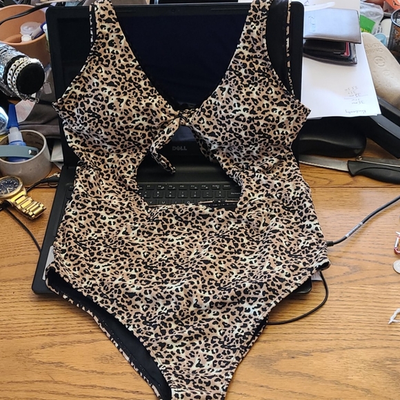 🚺 Ladies swimsuit XL - Picture 4 of 10